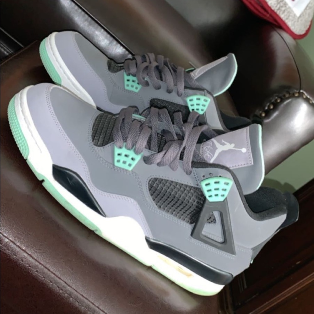 Jordan Retro 4 “Green Glow”
